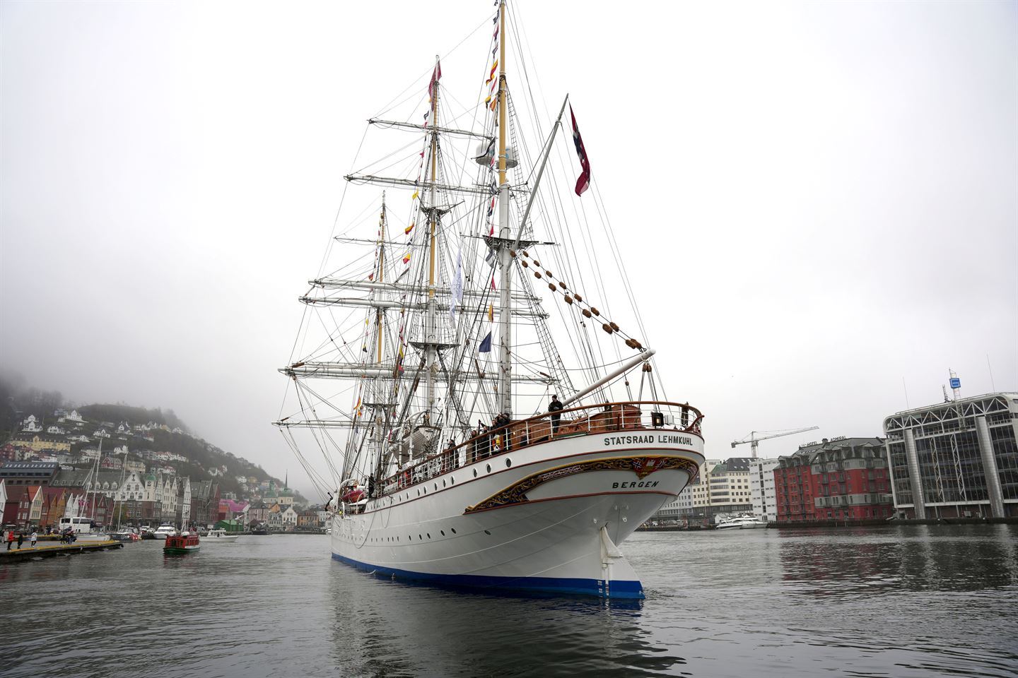 foto av stor seglbåt