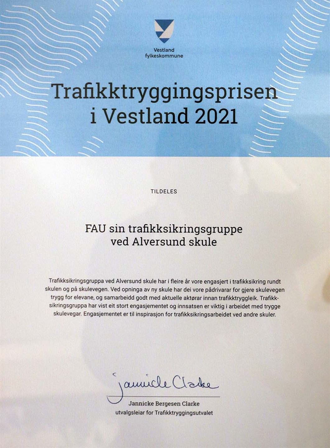 Trafikktryggingsprisen for 2021 er ein plakett og 50 000 kroner.