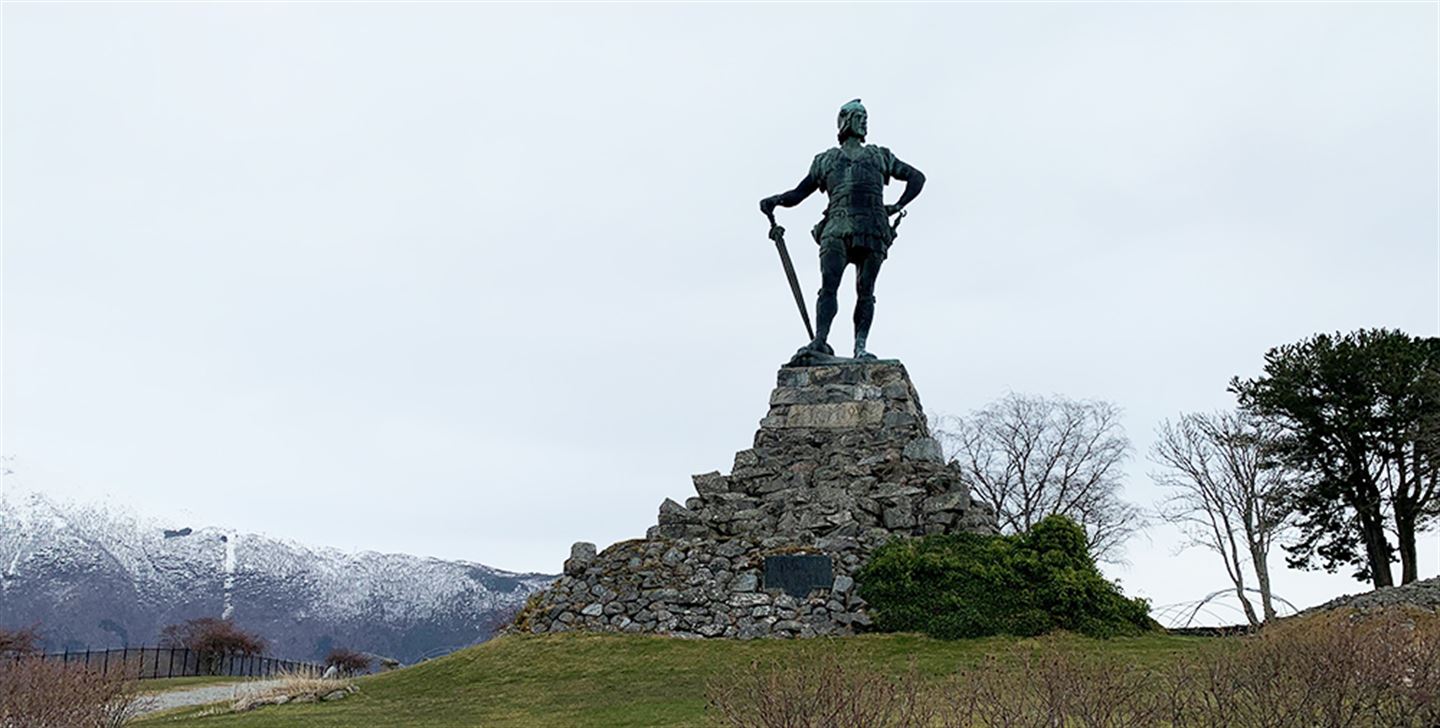 Fridtjof-statuen på Vangsnes.
