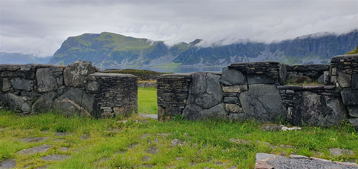 Klostermurane ved Selja kloster.