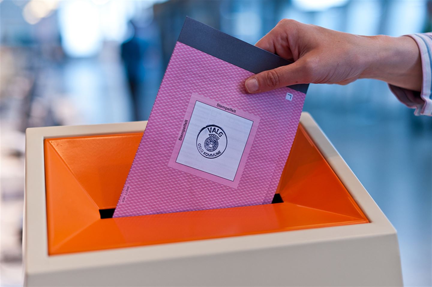 Valliste blir putta oppi valurne.