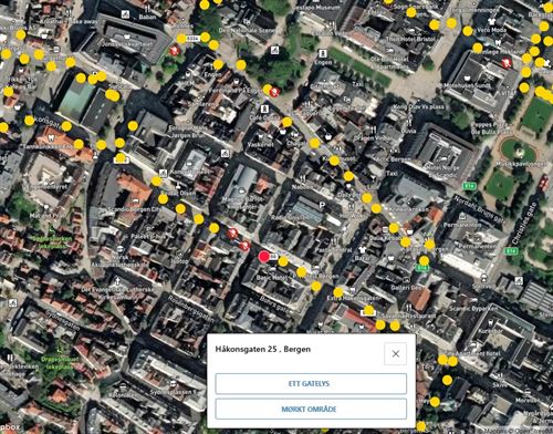 Skjermbilde frå løysinga der ein melder feil på gatelys. Det syner gater i Bergen og alle lyspunkta ein kan melde feil på.