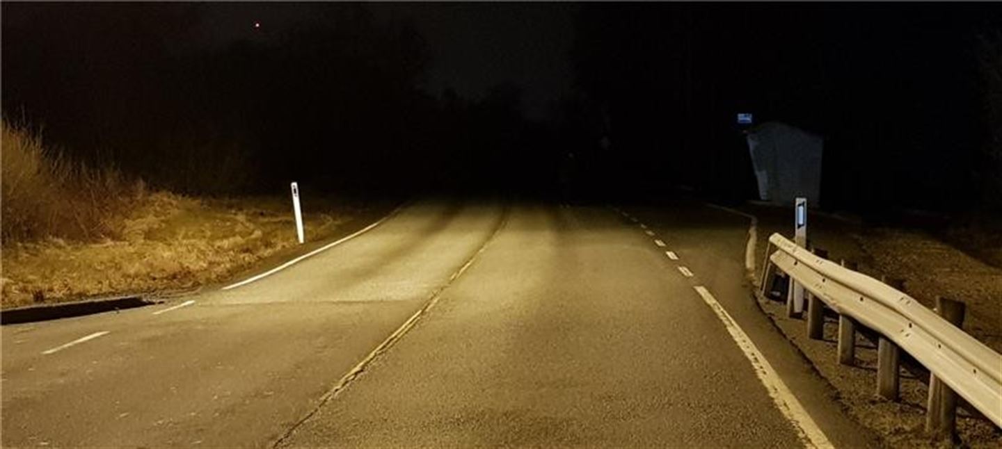 Veg og busstopp der siste veglys sluttar. 