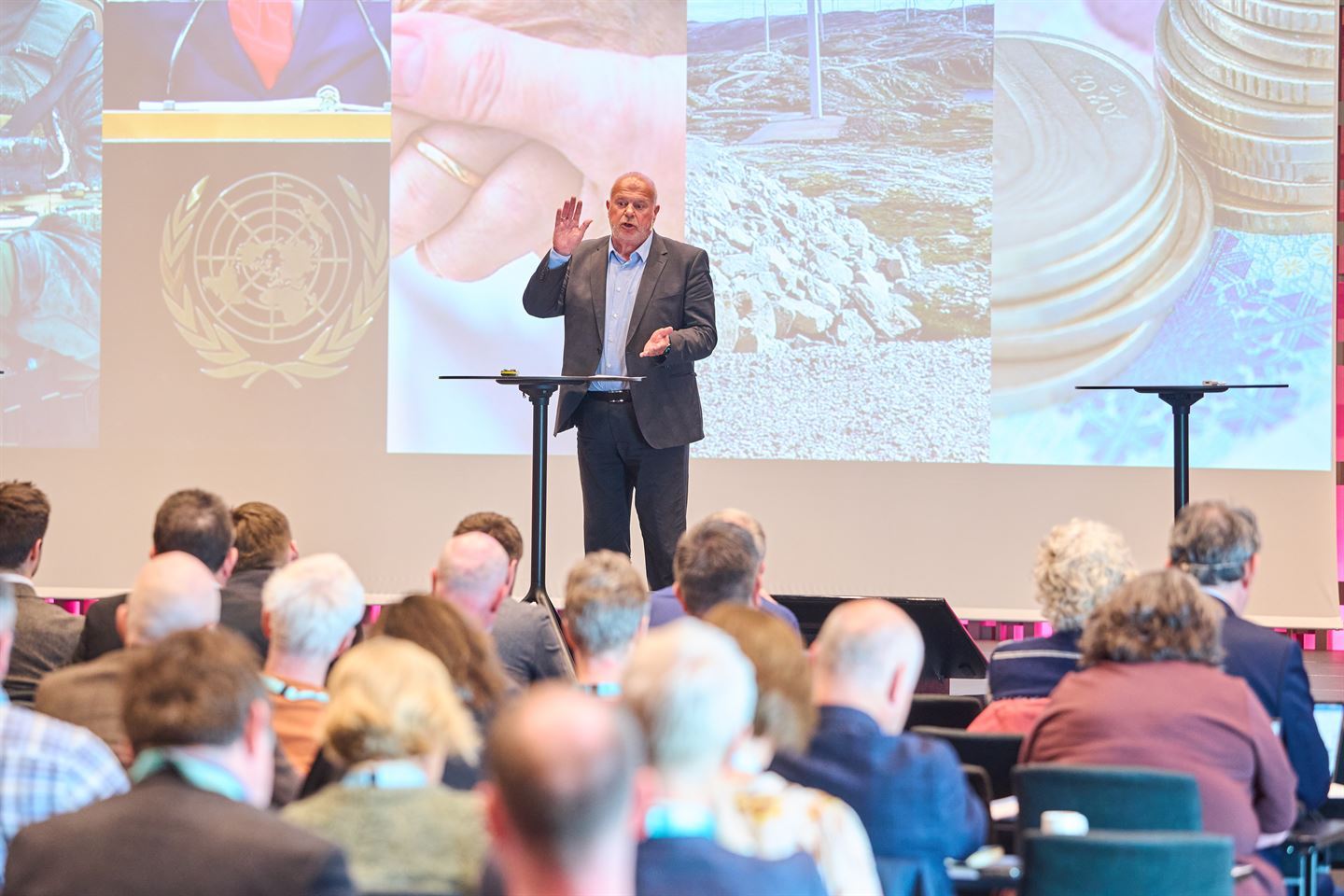 foto av person på ein scene