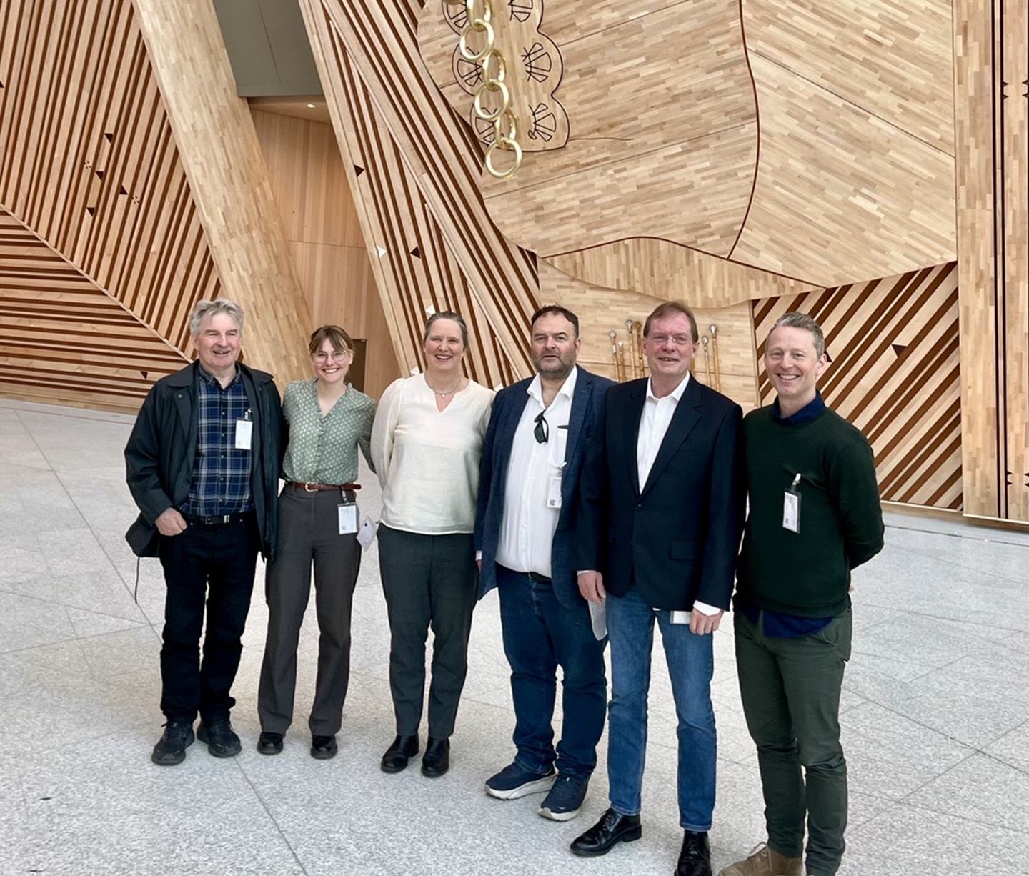 Delegasjonen med seks personer som møtte statssekretæren.