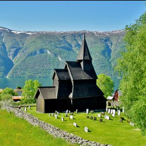 Foto av Urnes stavkyrkje.