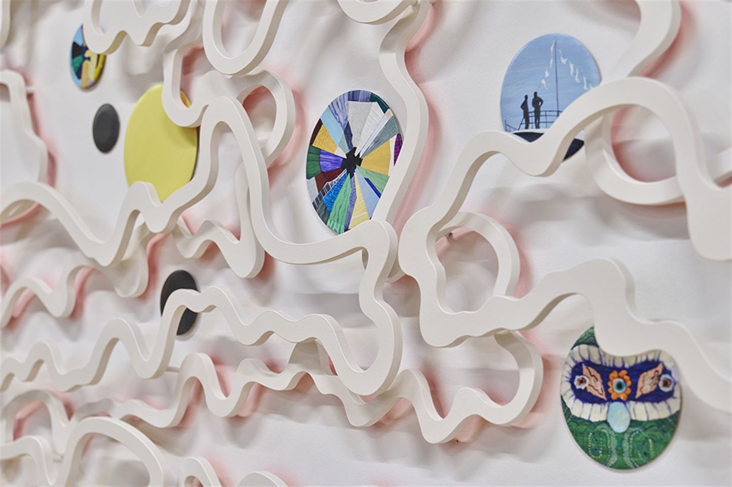 Kunstverk på Stord vgs., av Gunnhild og Ingrunn Bakke.