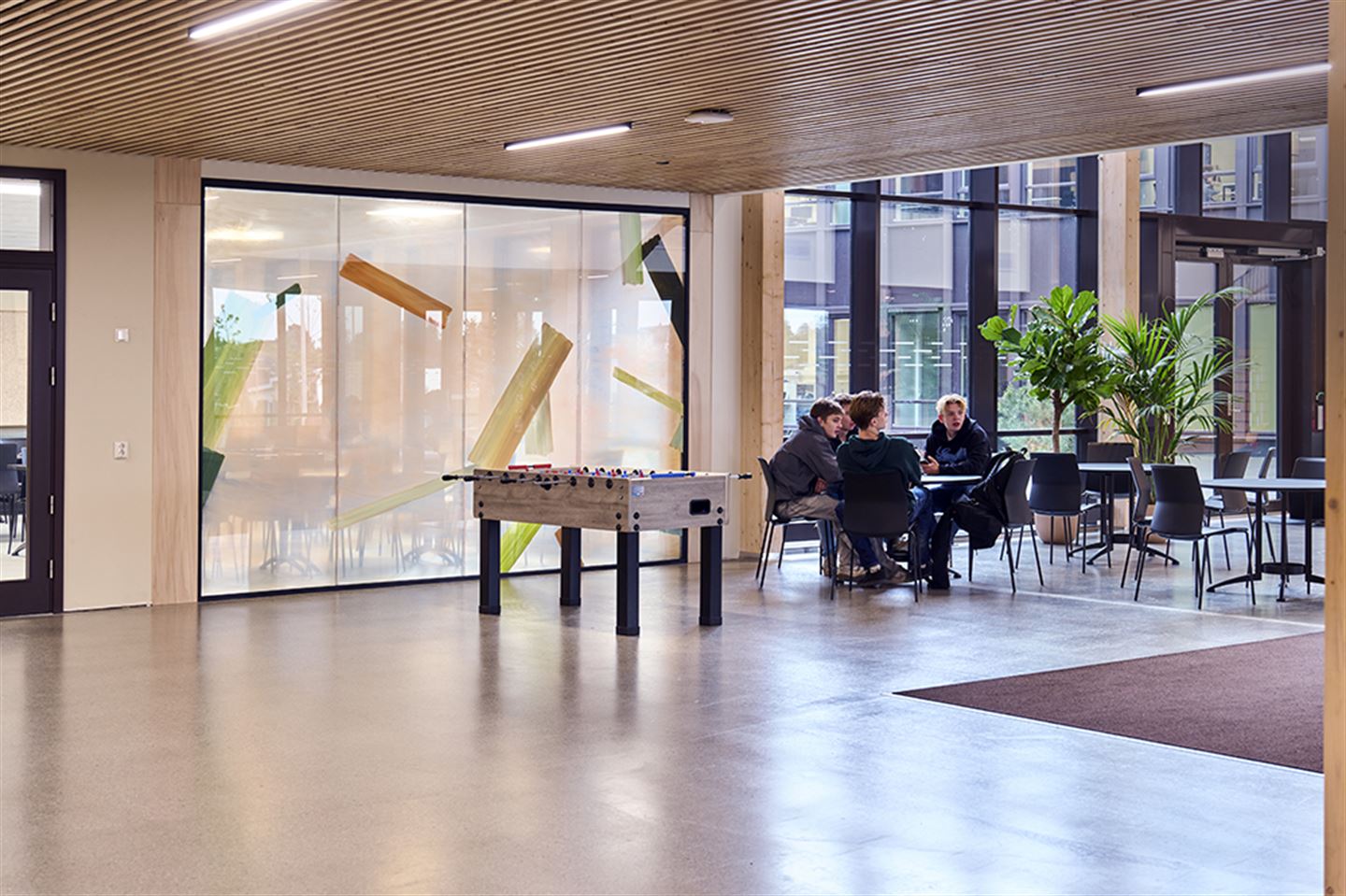 Kunstverk av Marie Buskov på Stord vgs.