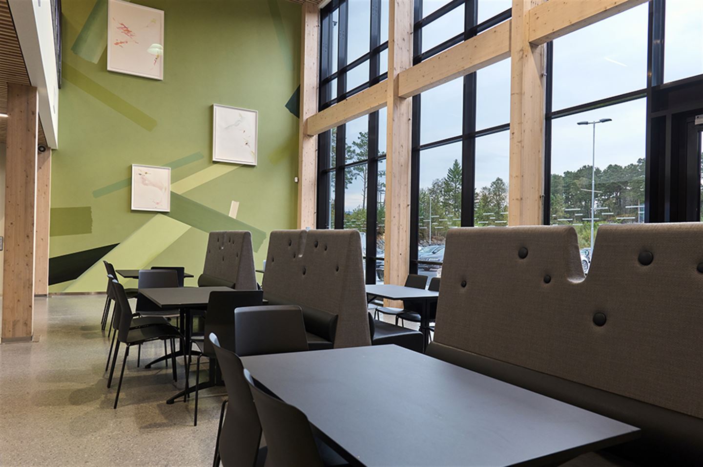 Kunstverk av Marie Buskov på Stord vgs.