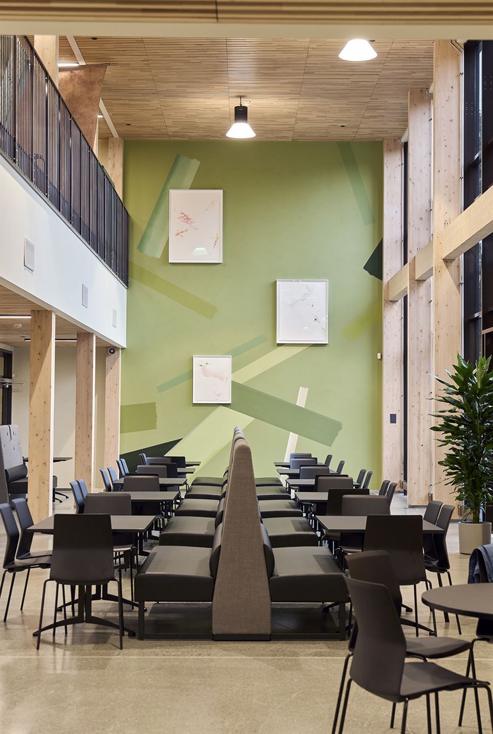 Kunstverk av Marie Buskov på Stord vgs.