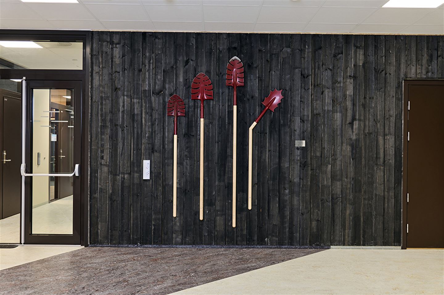 Kunstverk av Phillip Spillmann på Stord vgs.