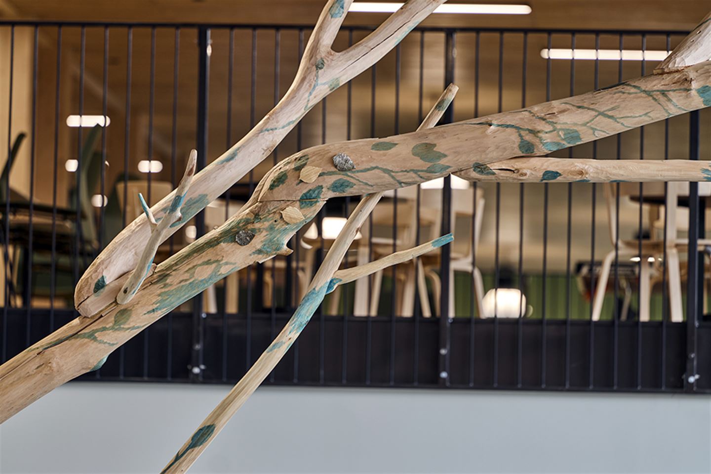 Kunstverk av Tore Reisch på Stord vgs.